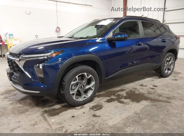 KL77LHE21RC090895 2024 CHEVROLET TRAX Blue Передня ліва чверть