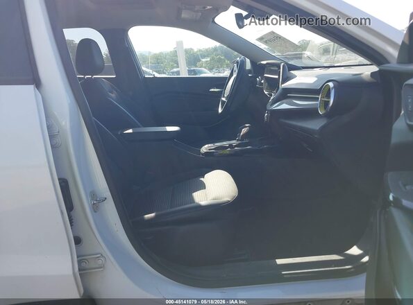 KL77LHE24RC011493 2024 CHEVROLET TRAX White Front interior view