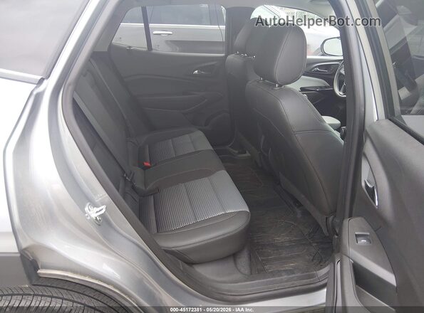 KL77LHE24RC172703 2024 CHEVROLET TRAX Серый Вид наклейки с VIN-кодом