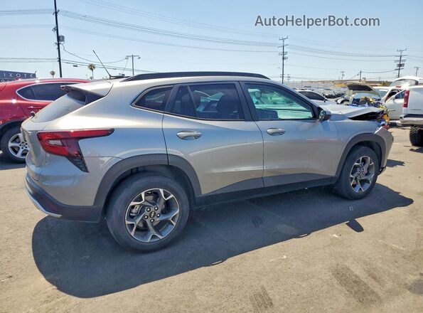 KL77LHE27RC008586 2024 CHEVROLET TRAX Silver 