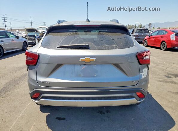 KL77LHE27RC008586 2024 CHEVROLET TRAX Silver 