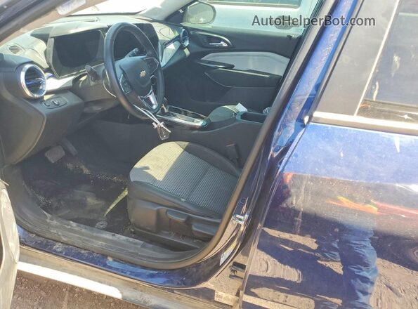 KL77LHE28RC010301 2024 CHEVROLET TRAX Blue Вид салону спереду