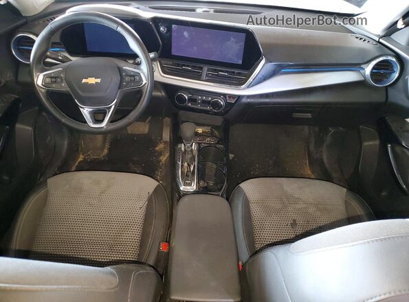 KL77LHE28RC010301 2024 CHEVROLET TRAX Blue Вид панелі приладів