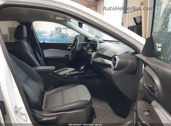 KL77LHE2XRC234735 2024 CHEVROLET TRAX White Вид салону спереду