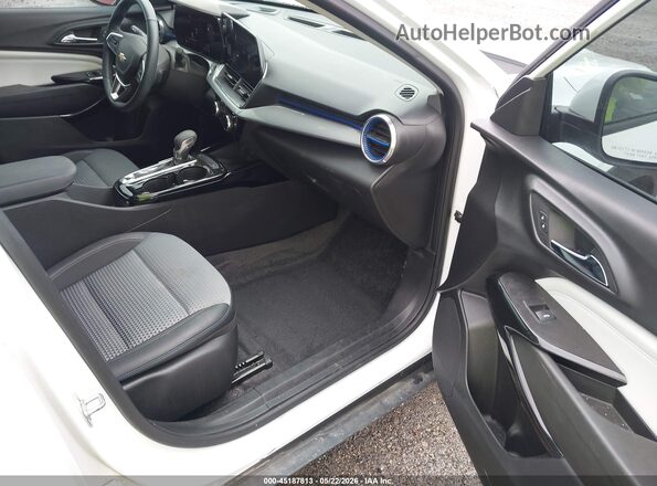 KL77LHEP1SC061561 2025 CHEVROLET TRAX White Front interior view