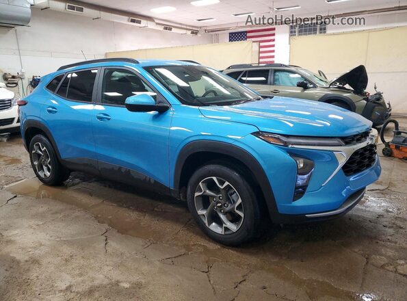KL77LHEP1SC316189 2025 CHEVROLET TRAX Blue Front right