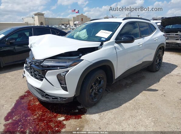 KL77LHEP2TC126435 2026 CHEVROLET TRAX White Vista tres cuartos delantera izquierda