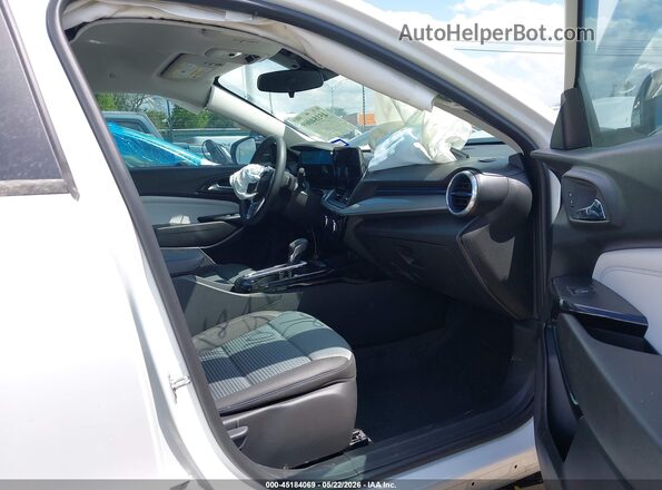 KL77LHEP2TC126435 2026 CHEVROLET TRAX White Vista interior delantera