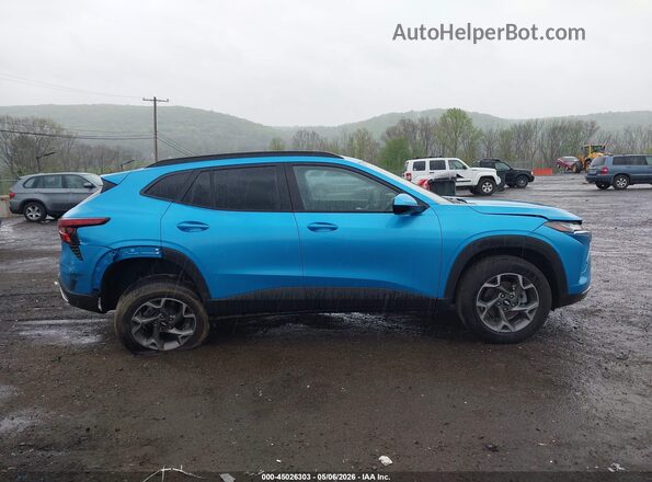 KL77LHEP3SC263236 2025 CHEVROLET TRAX Light Blue Вид задней части салона