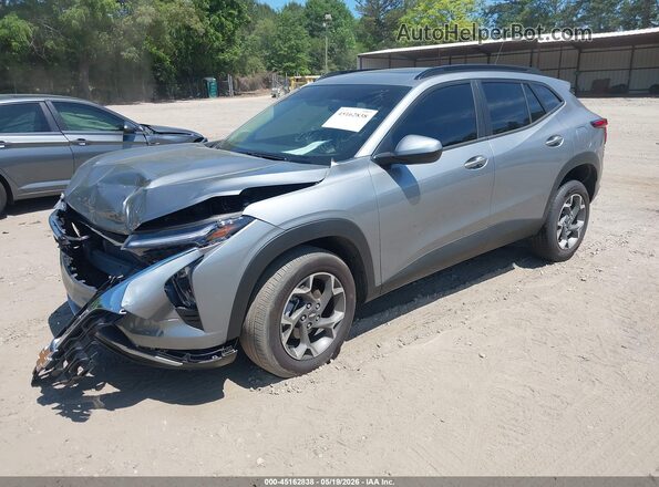 KL77LHEP4TC048739 2026 CHEVROLET TRAX Gray Առջևի ձախ երեք քառորդ տեսարան