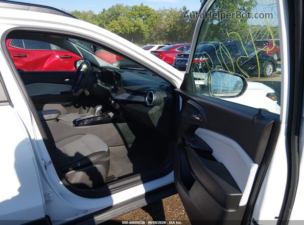 KL77LHEP5SC065709 2025 CHEVROLET TRAX White Front interior view