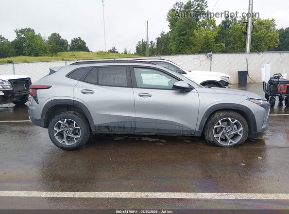 KL77LHEP6SC220008 2025 CHEVROLET TRAX Серый Вид задней части салона