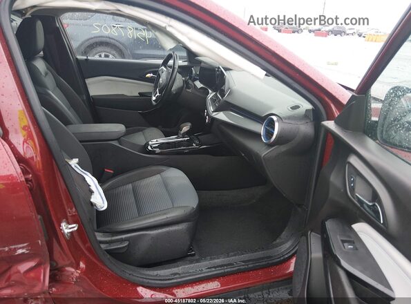 KL77LHEP8SC059225 2025 CHEVROLET TRAX Red Vista interior delantera