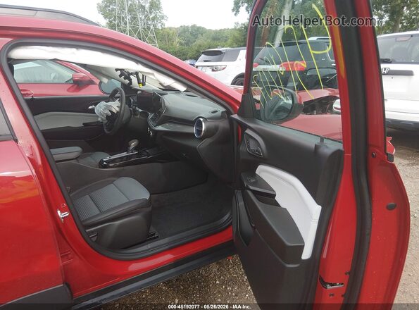 KL77LHEP8TC026856 2026 CHEVROLET TRAX Красный Вид салона спереди