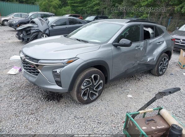KL77LJEP4TC105769 2026 CHEVROLET TRAX Gray Vista tres cuartos delantera izquierda
