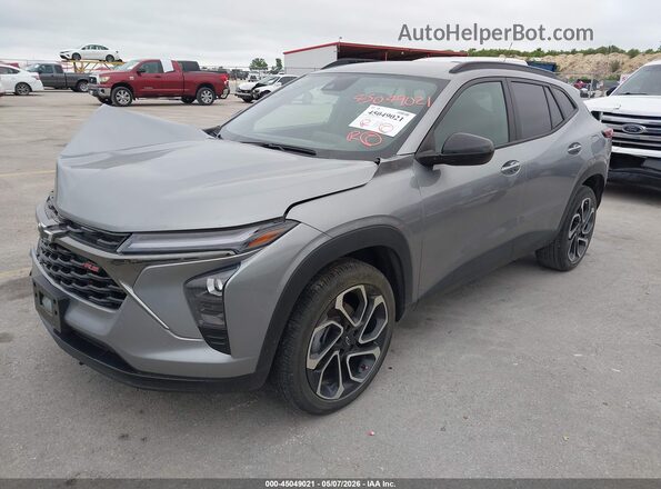 KL77LJEP6SC029793 2025 CHEVROLET TRAX Серый Передняя левая четверть