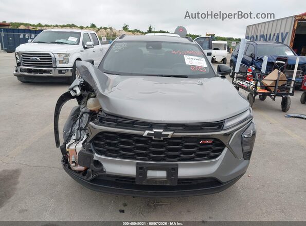 KL77LJEP6SC029793 2025 CHEVROLET TRAX Серый Вид задней части салона