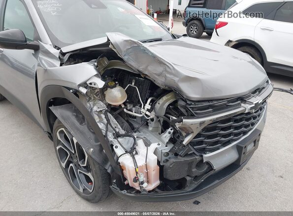 KL77LJEP6SC029793 2025 CHEVROLET TRAX Серый Вид спереди