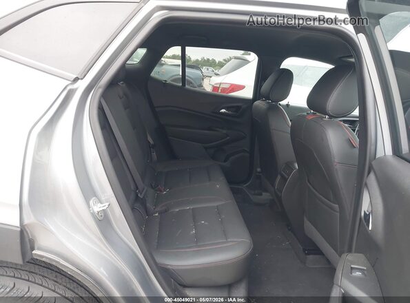 KL77LJEP6SC029793 2025 CHEVROLET TRAX Серый Вид наклейки с VIN-кодом