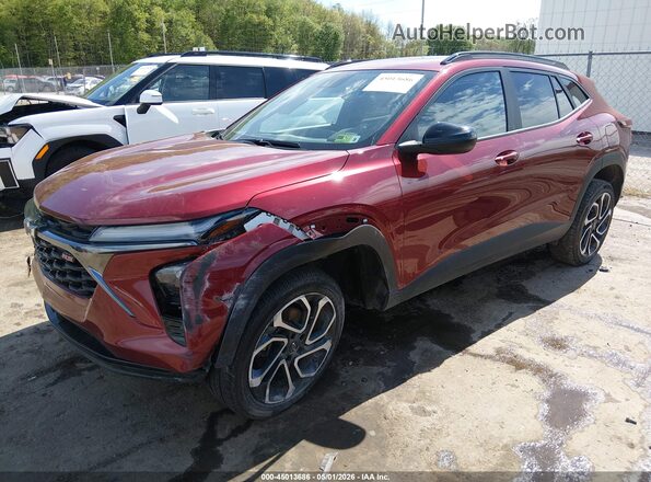 KL77LJEP7SC067100 2025 CHEVROLET TRAX Темно-бордовый Передняя левая четверть