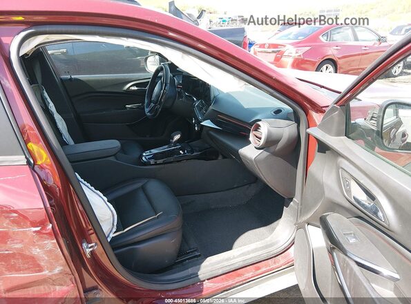KL77LJEP7SC067100 2025 CHEVROLET TRAX Темно-бордовый Вид салона спереди