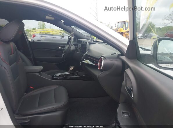 KL77LJEP8SC121228 2025 CHEVROLET TRAX White წინა სალონის ხედი