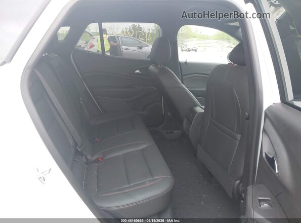 KL77LJEP8SC121228 2025 CHEVROLET TRAX White VIN კოდის სტიკერის ხედი