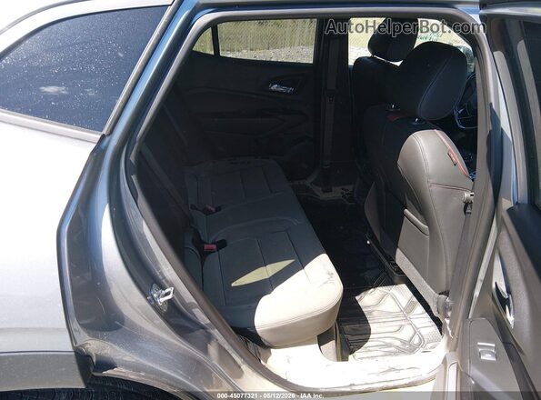 KL77LJEP8TC033457 2026 CHEVROLET TRAX Gray Widok naklejki z numerem VIN