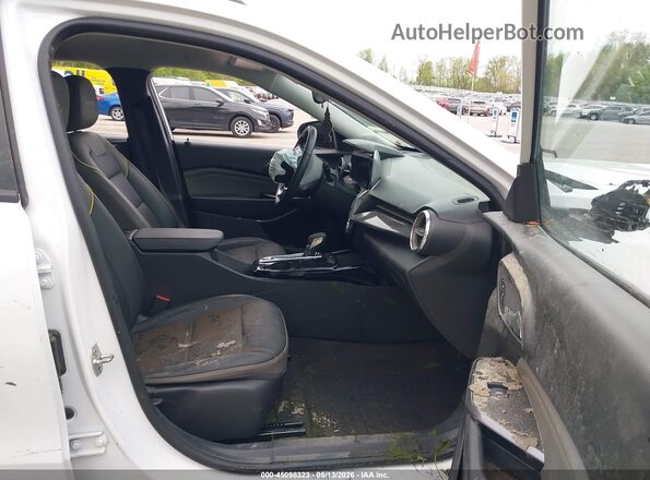 KL77LKE22RC207090 2024 CHEVROLET TRAX White Vista interior delantera