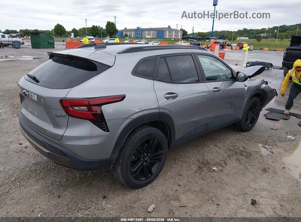 KL77LKE26RC217573 2024 CHEVROLET TRAX Silver Հետևի աջ