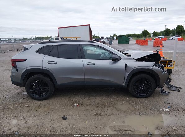 KL77LKE26RC217573 2024 CHEVROLET TRAX Silver Սարքավորումների վահանակի տեսք