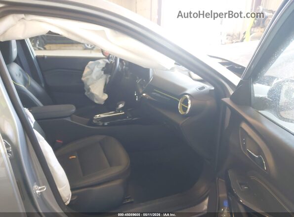 KL77LKEP3SC018224 2025 CHEVROLET TRAX Gray Vista interior delantera