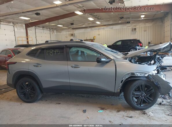 KL77LKEP3SC018224 2025 CHEVROLET TRAX Gray Vista interior trasera