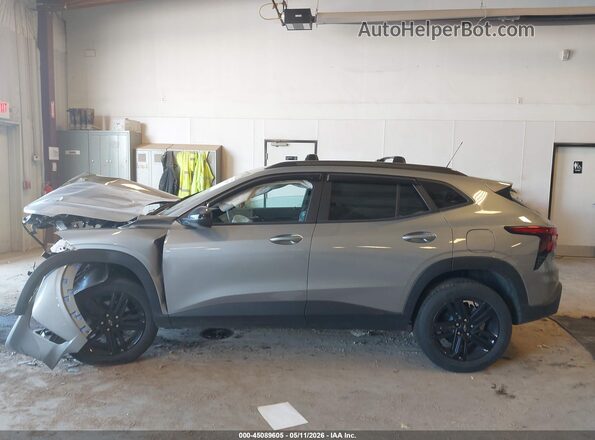 KL77LKEP3SC018224 2025 CHEVROLET TRAX Gray Vista interior de 360 grados