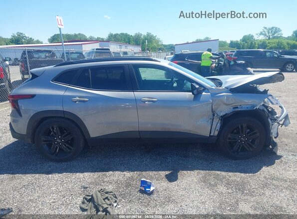 KL77LKEP4SC127582 2025 CHEVROLET TRAX Silver Vista interior trasera