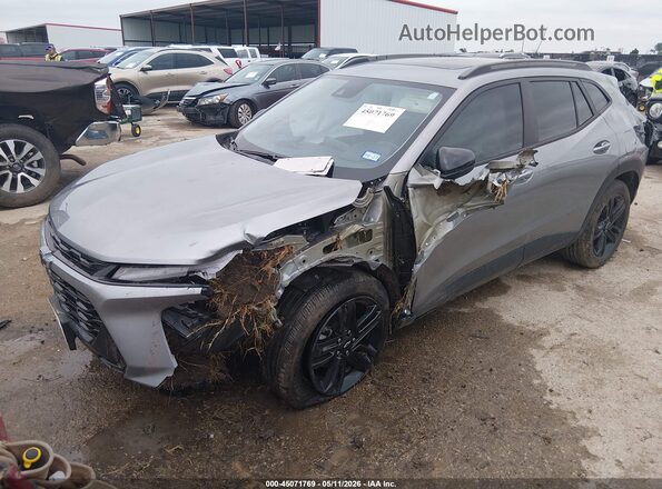 KL77LKEP4SC331203 2025 CHEVROLET TRAX Gray Vista tres cuartos delantera izquierda