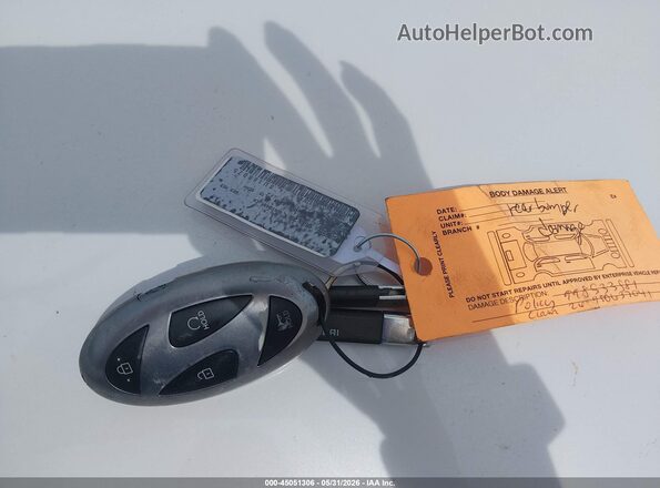 KL77LKEP5SC105266 2025 CHEVROLET TRAX Белый Вид панели приборов