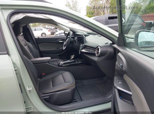 KL77LKEP6SC167775 2025 CHEVROLET TRAX Green წინა სალონის ხედი