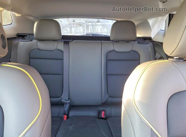 KL77LKEP6TC049937 2026 CHEVROLET TRAX Cream Widok tylnych siedzeń