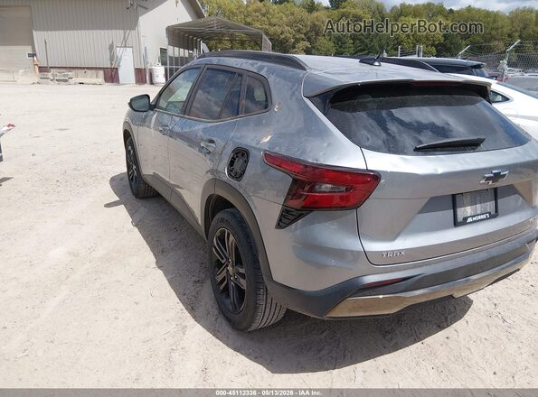 KL77LKEP7SC037133 2025 CHEVROLET TRAX Серебряный Задняя левая четверть