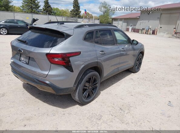 KL77LKEP7SC037133 2025 CHEVROLET TRAX Серебряный Задняя правая четверть