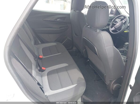KL79MMS21PB048619 2023 CHEVROLET TRAILBLAZER White Widok naklejki z numerem VIN