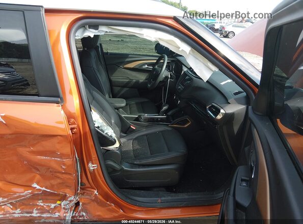 KL79MVSL0PB091427 2023 CHEVROLET TRAILBLAZER Оранжевый Вид салона спереди