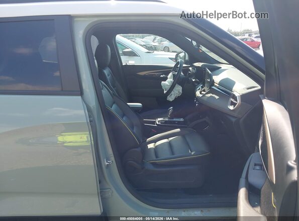 KL79MVSL7RB125883 2024 CHEVROLET TRAILBLAZER Green წინა სალონის ხედი