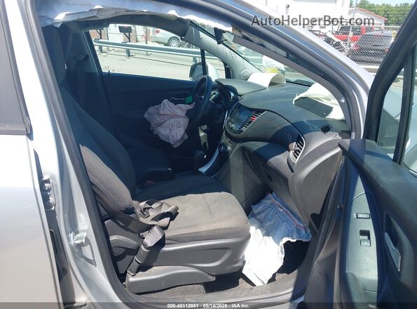 KL7CJKSB0LB328688 2020 CHEVROLET TRAX Silver Вид салону спереду