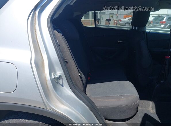 KL7CJKSB0LB328688 2020 CHEVROLET TRAX Silver Вид наклейки з VIN-кодом