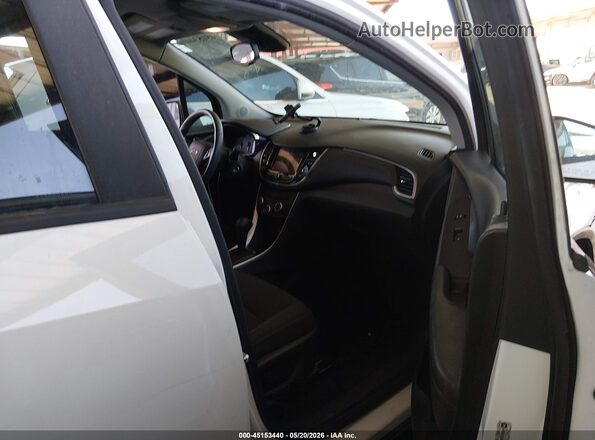KL7CJKSB3JB544175 2018 CHEVROLET TRAX White Front interior view