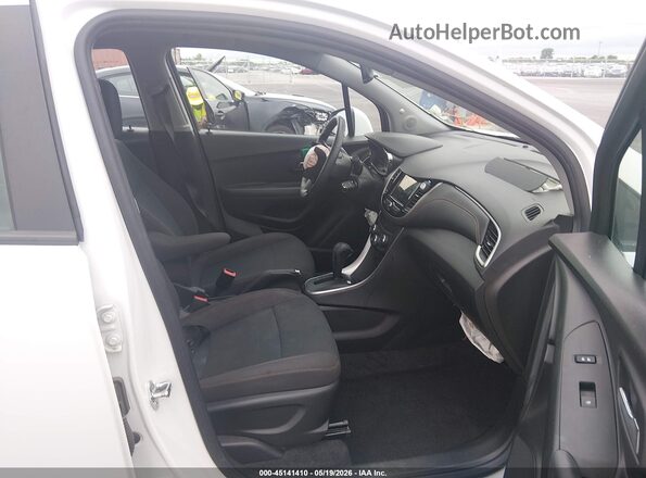 KL7CJKSB4JB555878 2018 CHEVROLET TRAX White Vista interior delantera