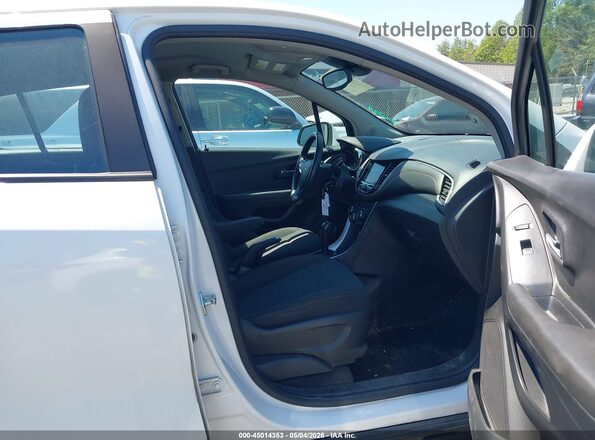 KL7CJKSB9LB065889 2020 CHEVROLET TRAX White Вид салону спереду