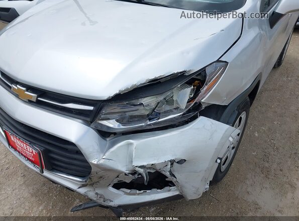 KL7CJKSBXJB606946 2018 CHEVROLET TRAX Silver Vista frontal
